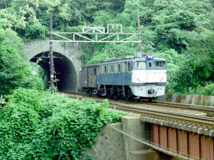 阪和線鳳駅通過するED60貨物列車 | akaの鉄道最新撮影&秘蔵記録